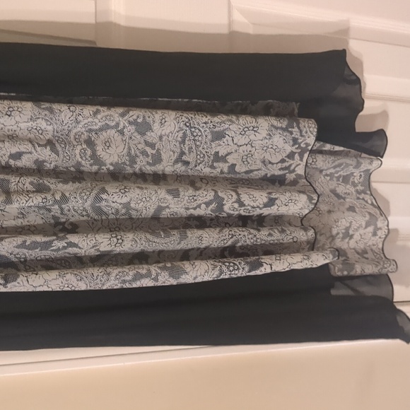 Dress - Picture 4 of 4